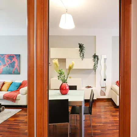 Margot - Quiet And Elegant With Free Parking 아파트 *