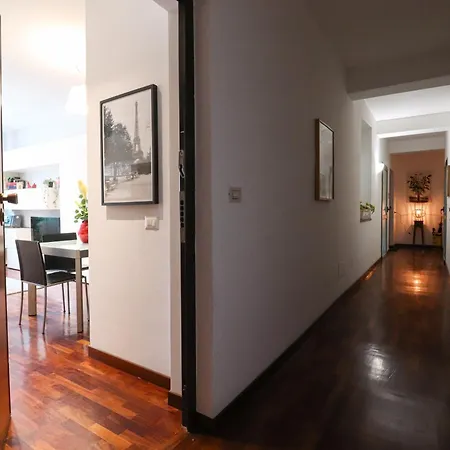 Margot - Quiet And Elegant With Free Parking 아파트 *