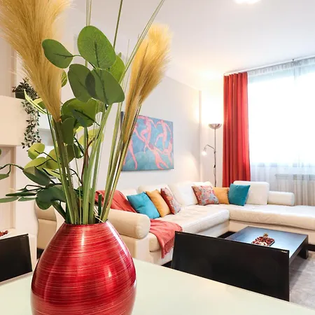 Margot - Quiet And Elegant With Free Parking *