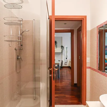 Margot - Quiet And Elegant With Free Parking 아파트 *