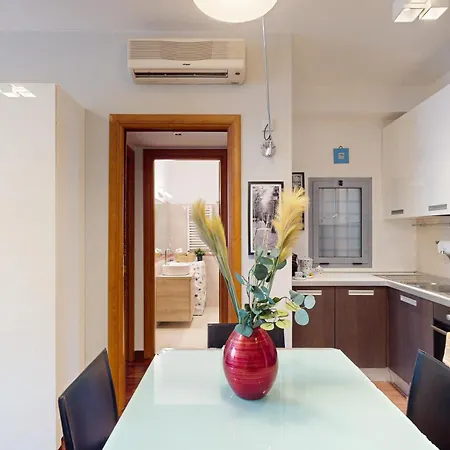 Margot - Quiet And Elegant With Free Parking