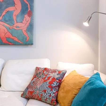 Margot - Quiet And Elegant With Free Parking 아파트